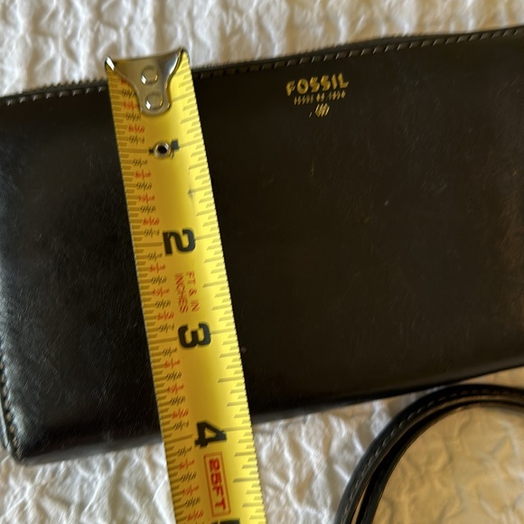 Fossil Leather Wallet with Removable Wristlet Strap - Picture 8 of 8